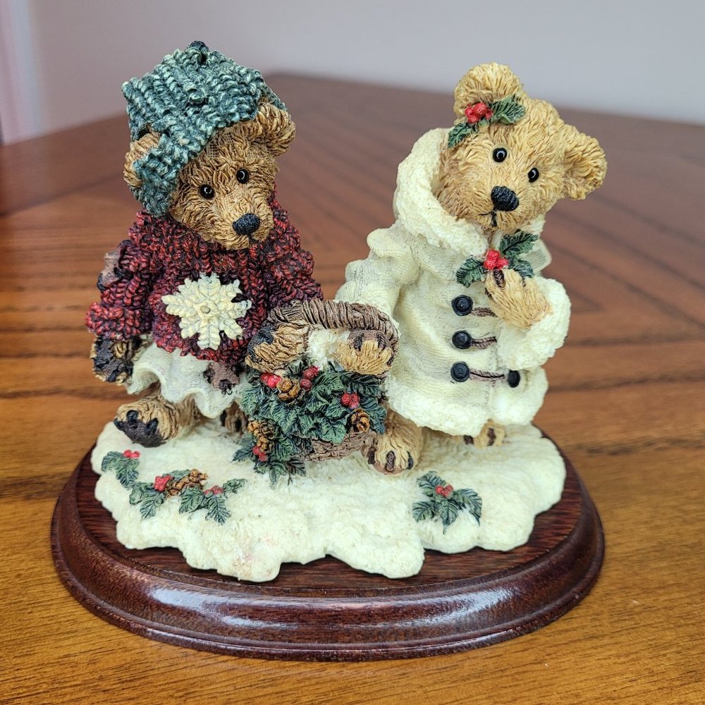Boyds Bears Resin #2240 Edmund & Bailey Gathering Holly